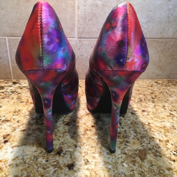 Rainbow pumps! - Picture 4 of 4